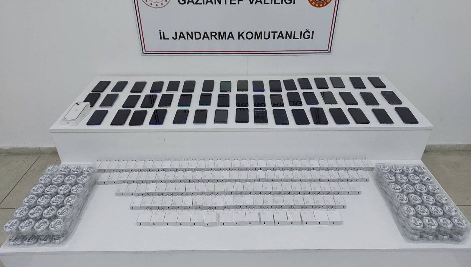 Gaziantep'te 1,3 Milyon Liralık Kaçak Telefon Operasyonu Gerçekleştirildi