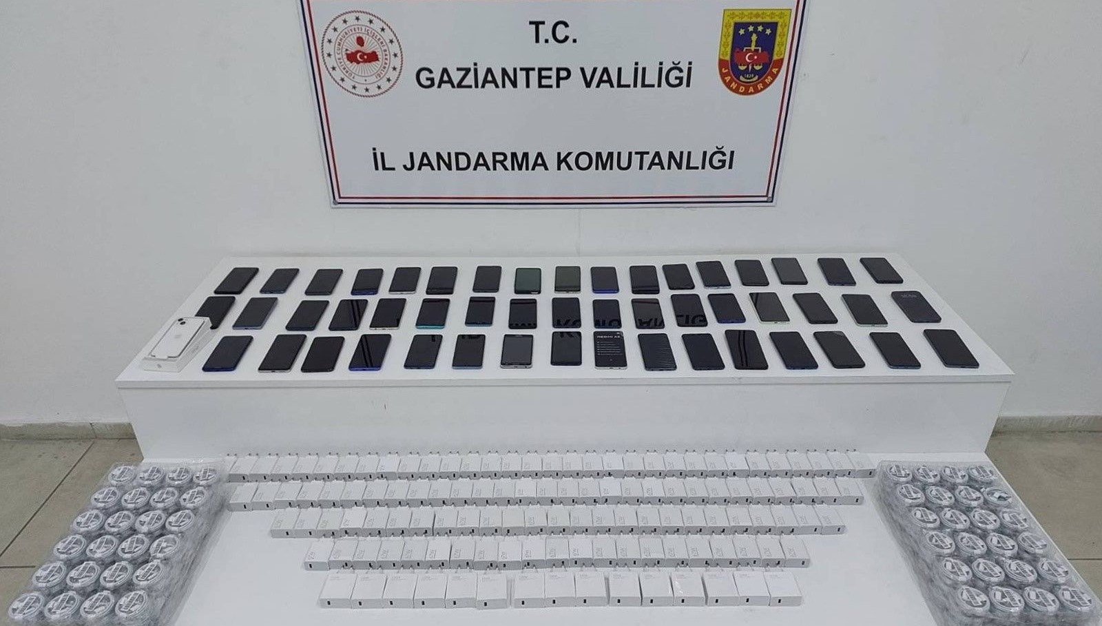 Gaziantep'te 1,3 Milyon TL Değerinde Kaçak Cep Telefonu Operasyonu