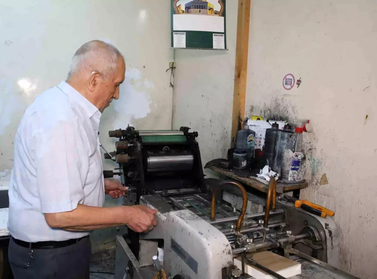 Gaziantep'te 80 Yaşında Mesleğine Aşkla Bağlı Matbaacı Enver Yarıcı'nın 66 Yıllık Hikayesi