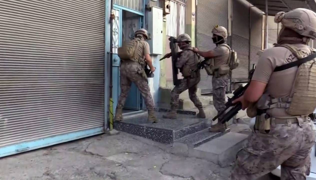Gaziantep'te Aranan Şahıslara Yönelik Düzenlenen Operasyonda 10 Kişi Gözaltına Alındı