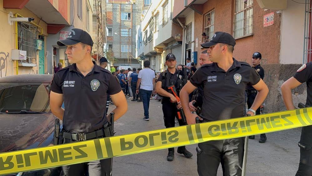 Boşanma aşamasındaki eşini öldürüp yaşamına son verdi!