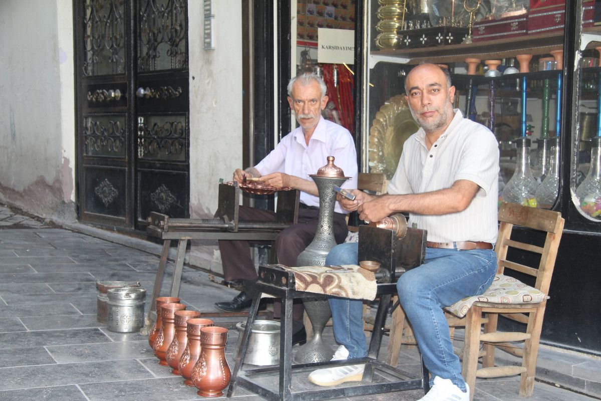 Gaziantep'te Geleneksel Bakırcılık Sanatını Yaşatan Ustalar: Recep ve Salman Hançerkıran