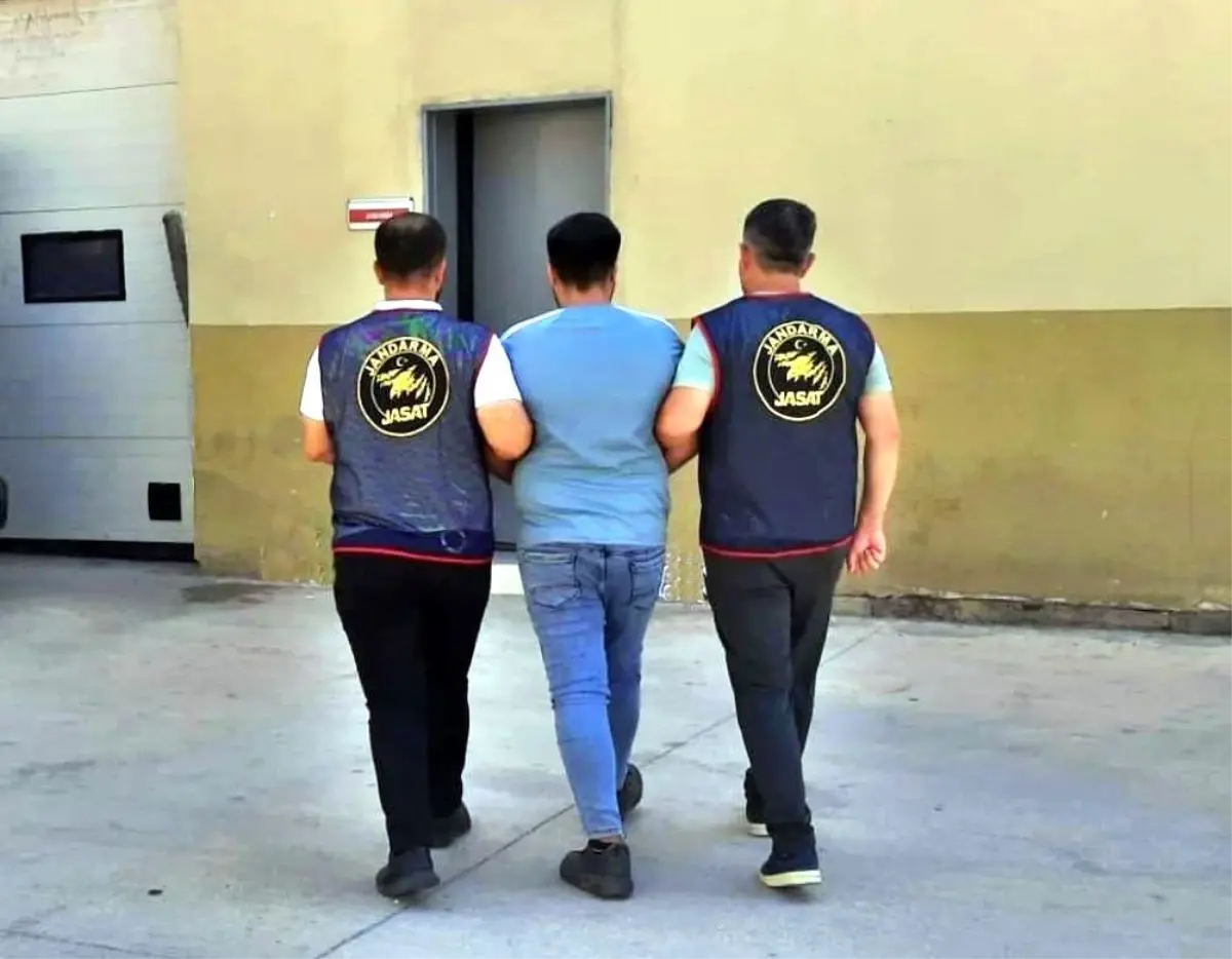 Gaziantep'te Hapis Cezalarıyla Aranan 3 Şahıs Jandarma Tarafından Yakalandı