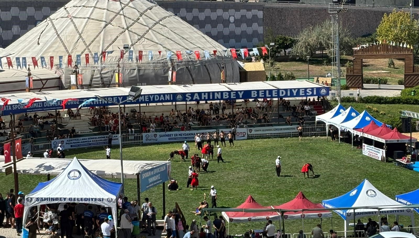 Gaziantep'te Heyecanlı Geleneksel Aba Güreşi Şampiyonası Başladı
