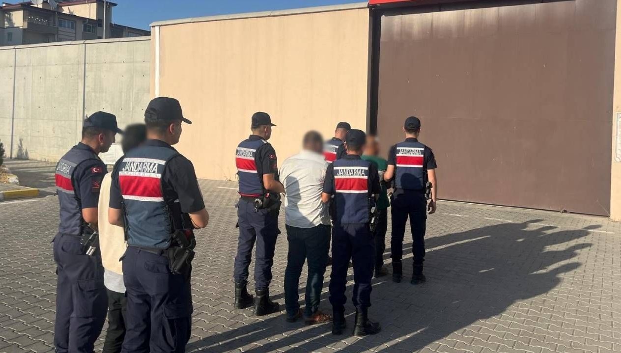 Gaziantep'te Jandarma'dan Kaçak Silah ve Uyuşturucuya Ağır Darbe