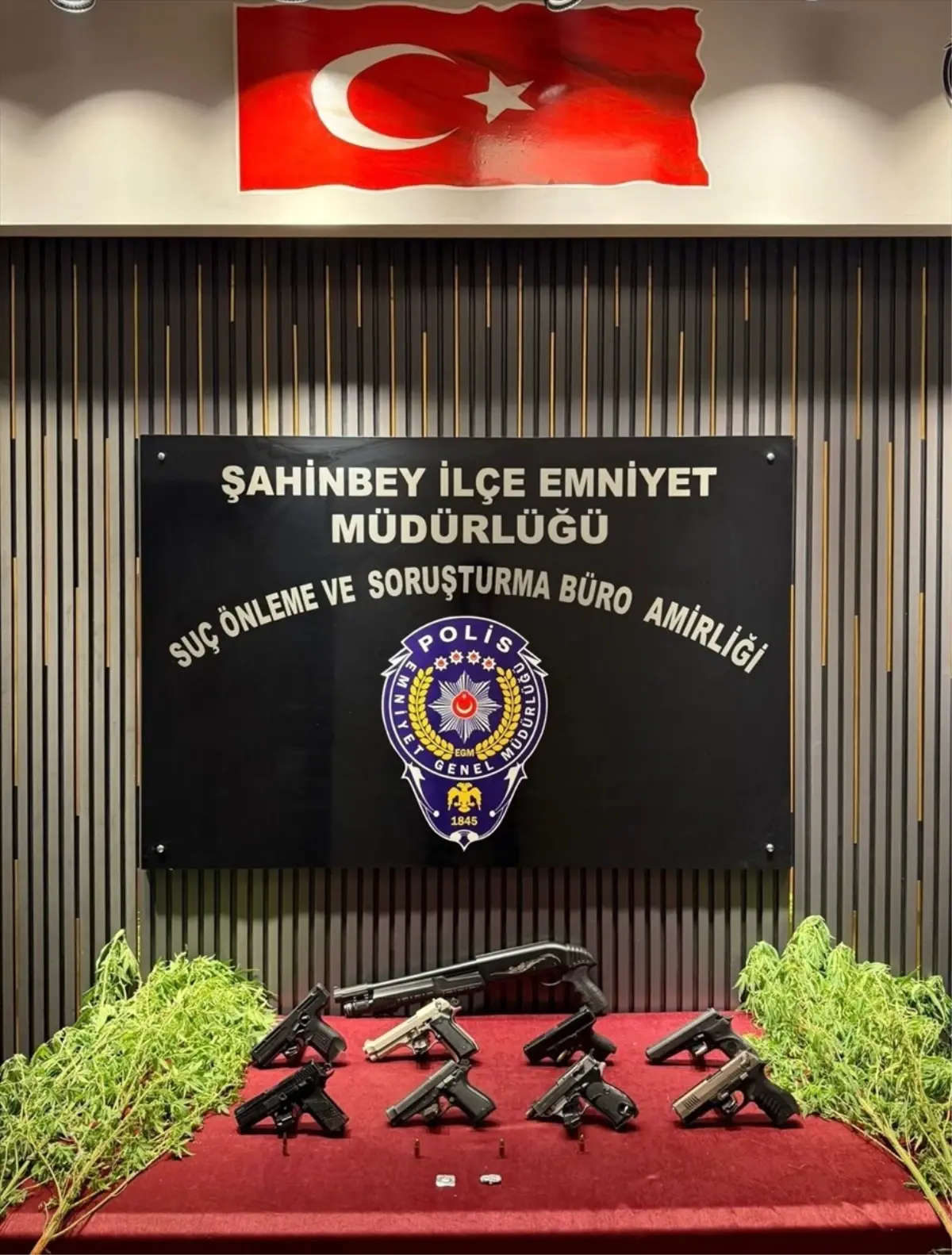 Gaziantep'te Kaçak Silah Operasyonunda 5 Kişi Gözaltına Alındı