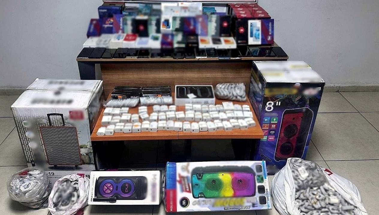 Gaziantep'te Kaçakçılık Operasyonu: 1 Milyon TL Değerinde Cep Telefonları ve Elektronik Ürünler Ele Geçirildi