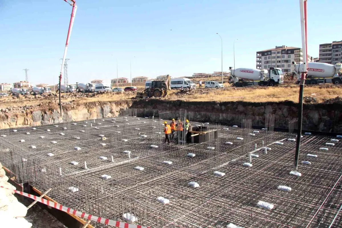 Gaziantep'te Tırmak Konutlarıyla 360 Yeni Ev Projesinin Temeli Atıldı
