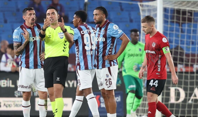 Son yönettiği maçtaki kararları olay olmuştu! Deneyimli hakem düdüğü asıyor