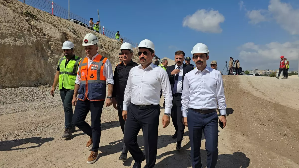 Hatay'da Türkiye'nin En Uzun ve En Geniş Otoyol Tüneli İnşaatı Devam Ediyor