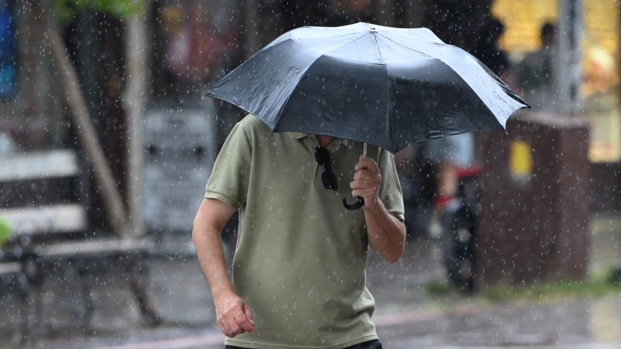 İstanbul'da Sağanak Yağış Uyarısı: Meteoroloji Saat Verdi