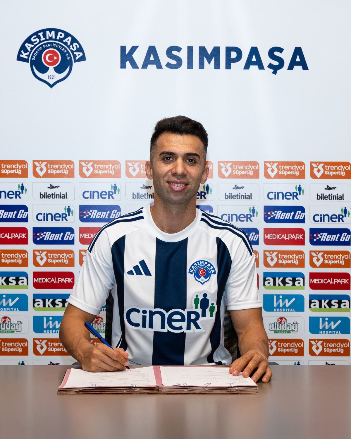 Kasımpaşa, Emre Taşdemir'i renklerine bağladı