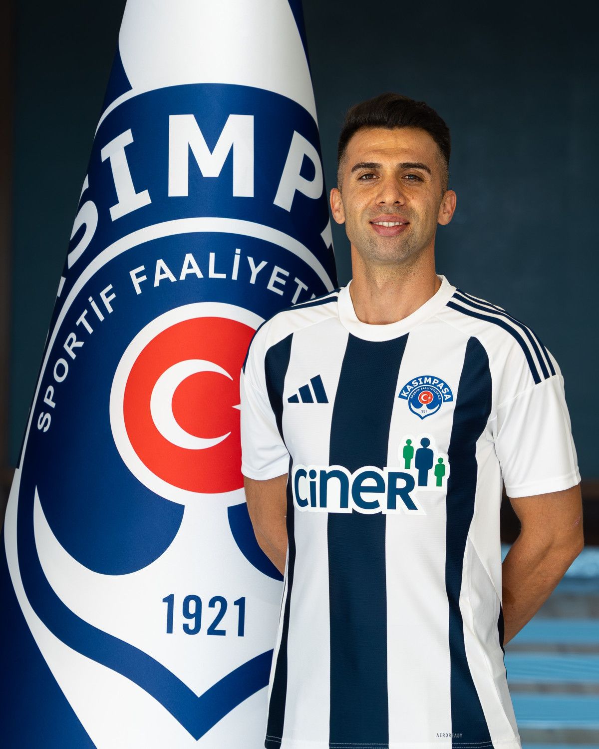 Kasımpaşa, Emre Taşdemir'i renklerine bağladı