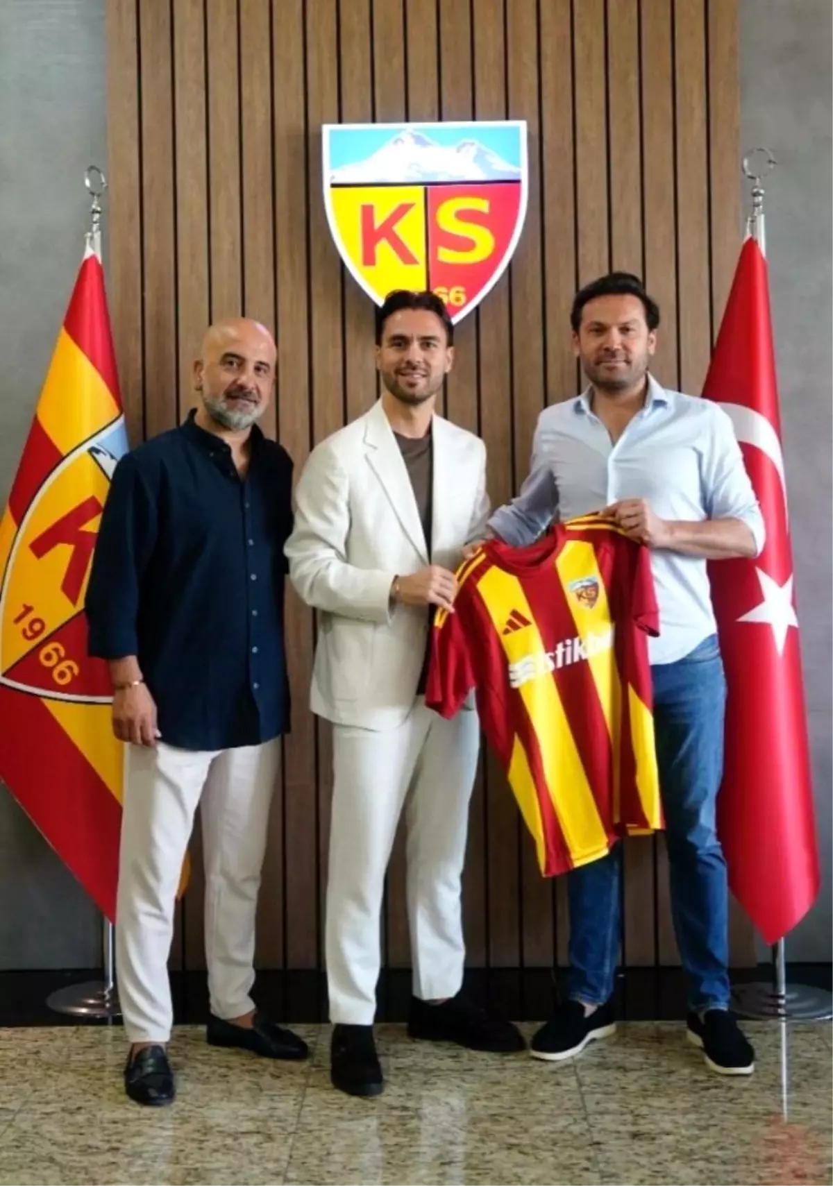 Kayserispor, Orta Saha Oyuncusu Furkan Soyalp ile 2 Yıllık Sözleşme İmzaladı