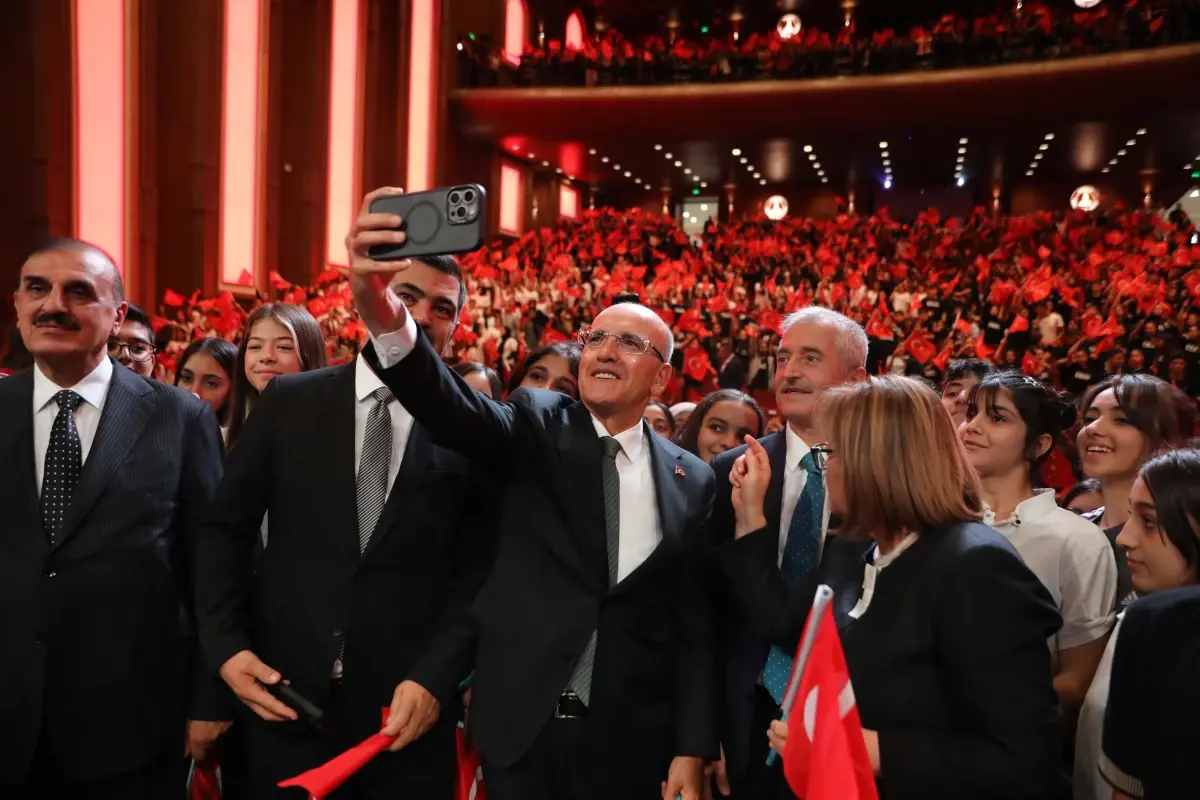 Mehmet Şimşek'ten Eğitim ve Gelecek Üzerine Önemli Mesajlar