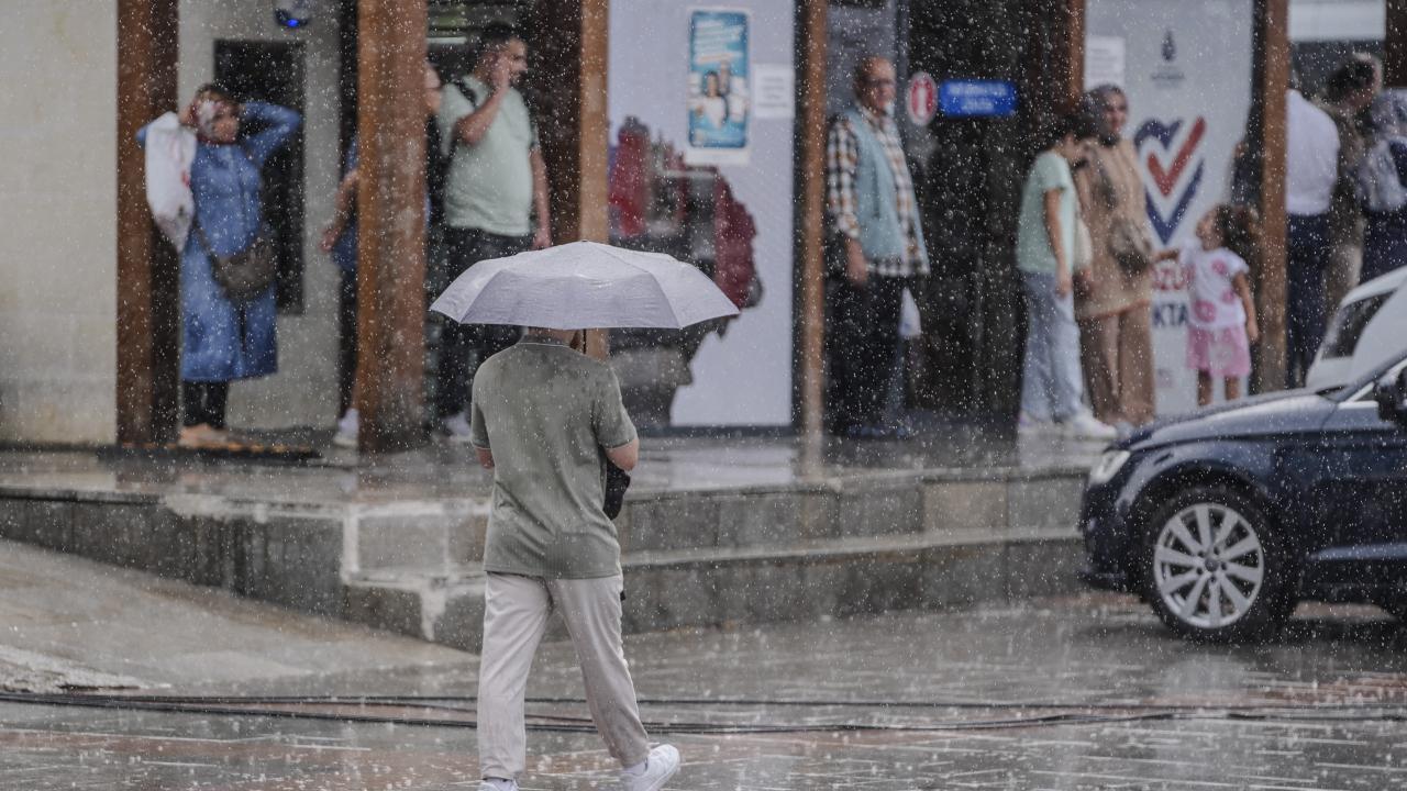 Meteoroloji saat vererek uyardı: 5 ilde sağanak yağış bekleniyor
