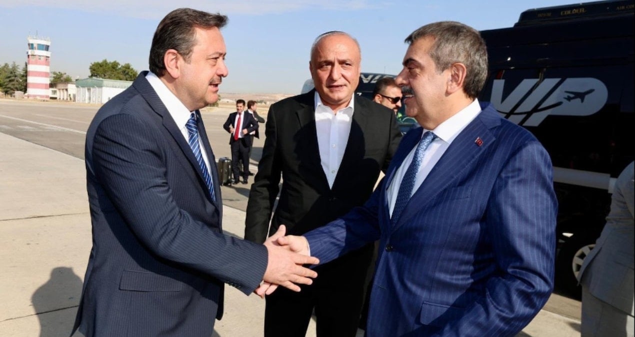 Laik eğitimi hedef alan bakana CHP’li vekilden karşılama