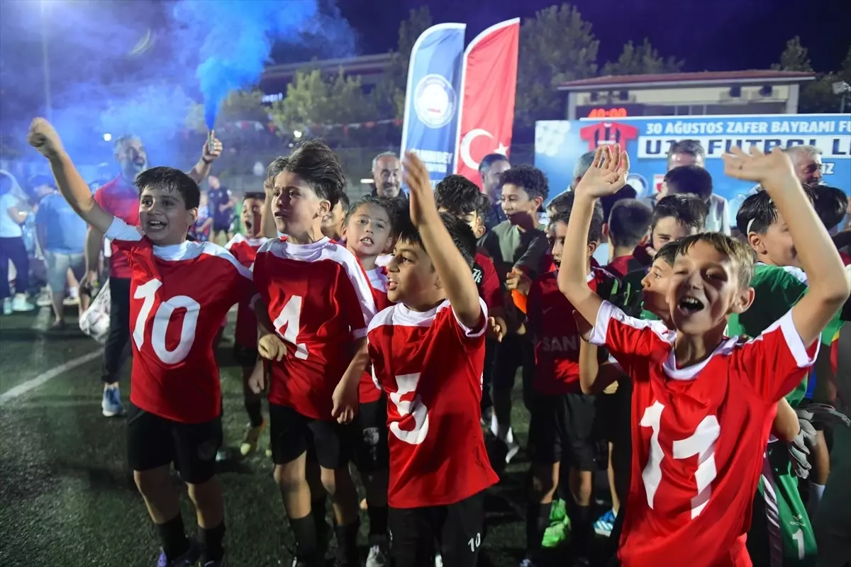 Şahinbey Belediyesi 30 Ağustos Zafer Bayramı Futbol Şenliği: U-10 Turnuvası Başarıyla Tamamlandı
