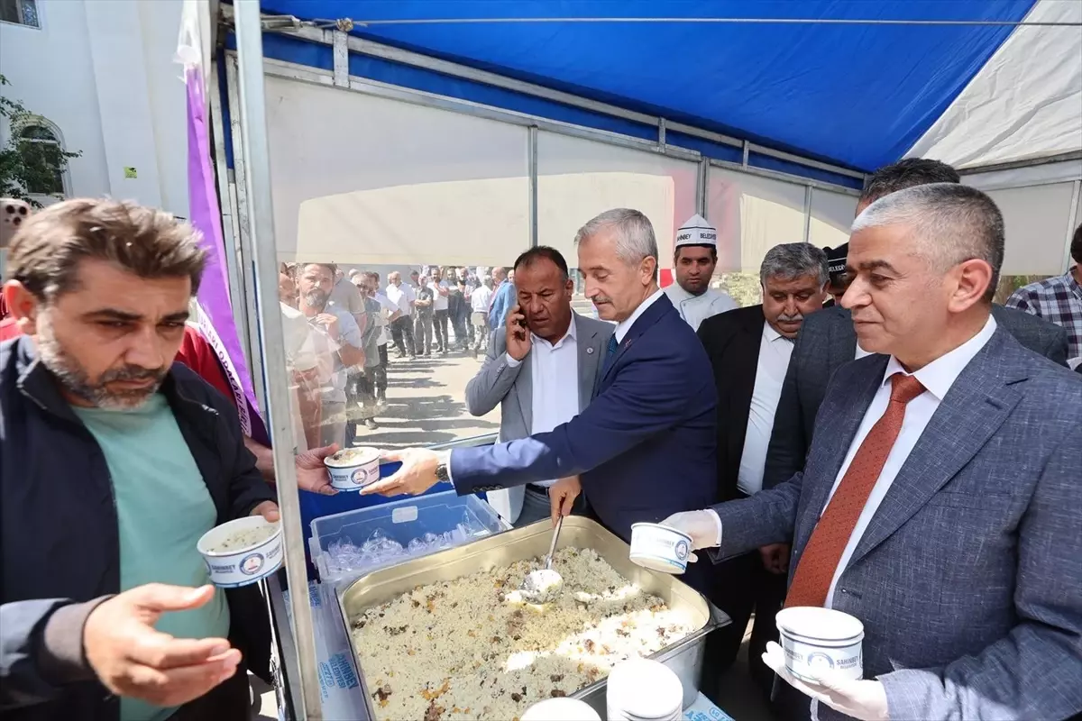 Şahinbey Belediyesi tarafından Ahilik Haftası Kapsamında Geleneksel Pilav Dağıtımı