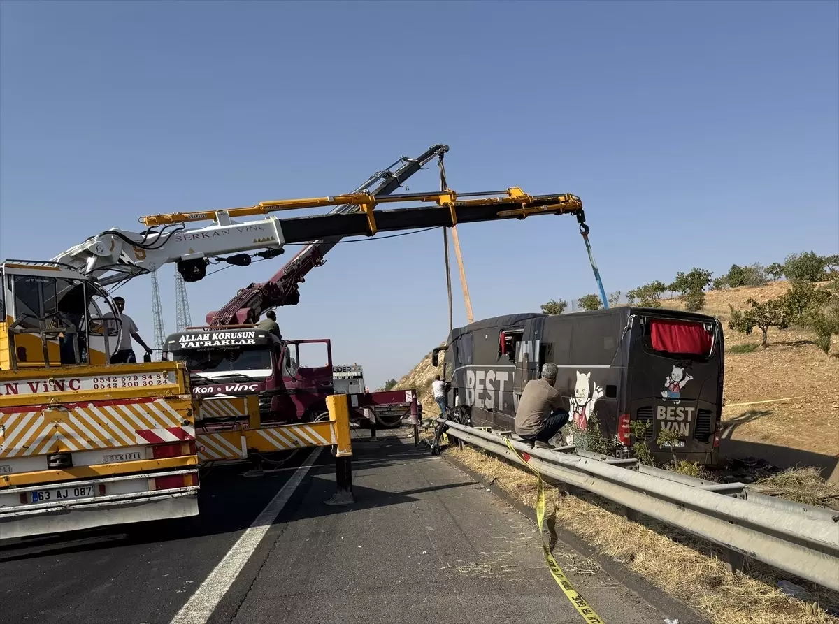 Şanlıurfa'da Otobüs Kazası: 30 Yolcu Yaralandı