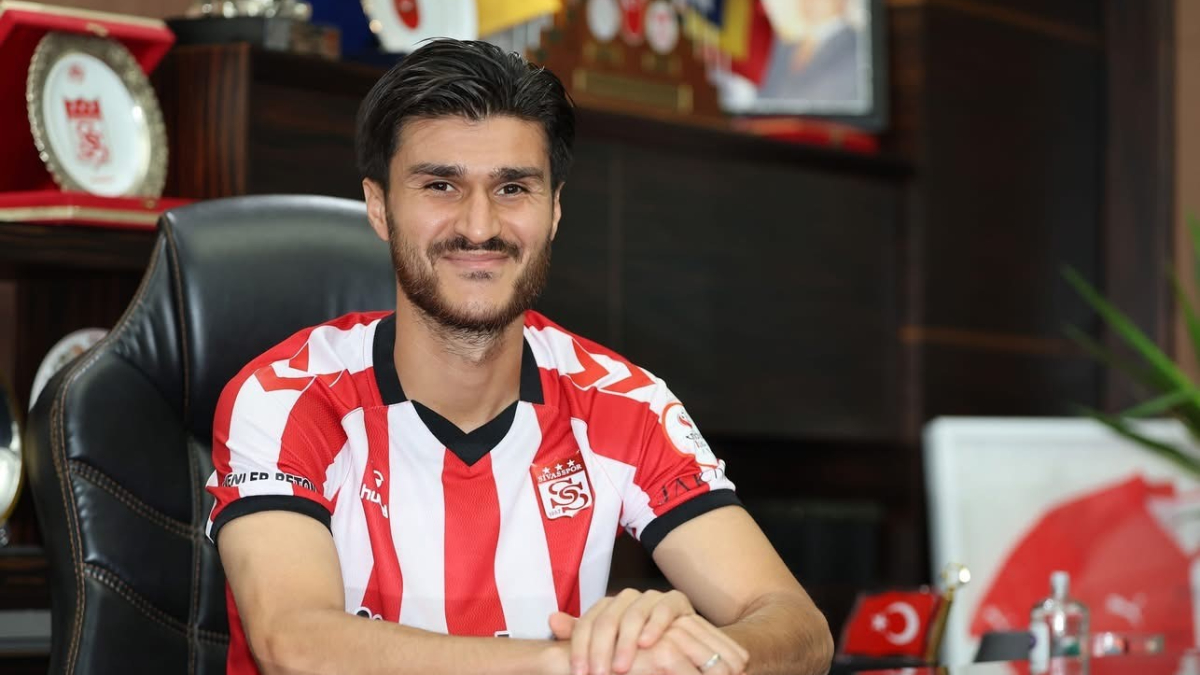 Sivasspor, Yusuf Cihat Çelik ile Orta Sahasını Güçlendirdi