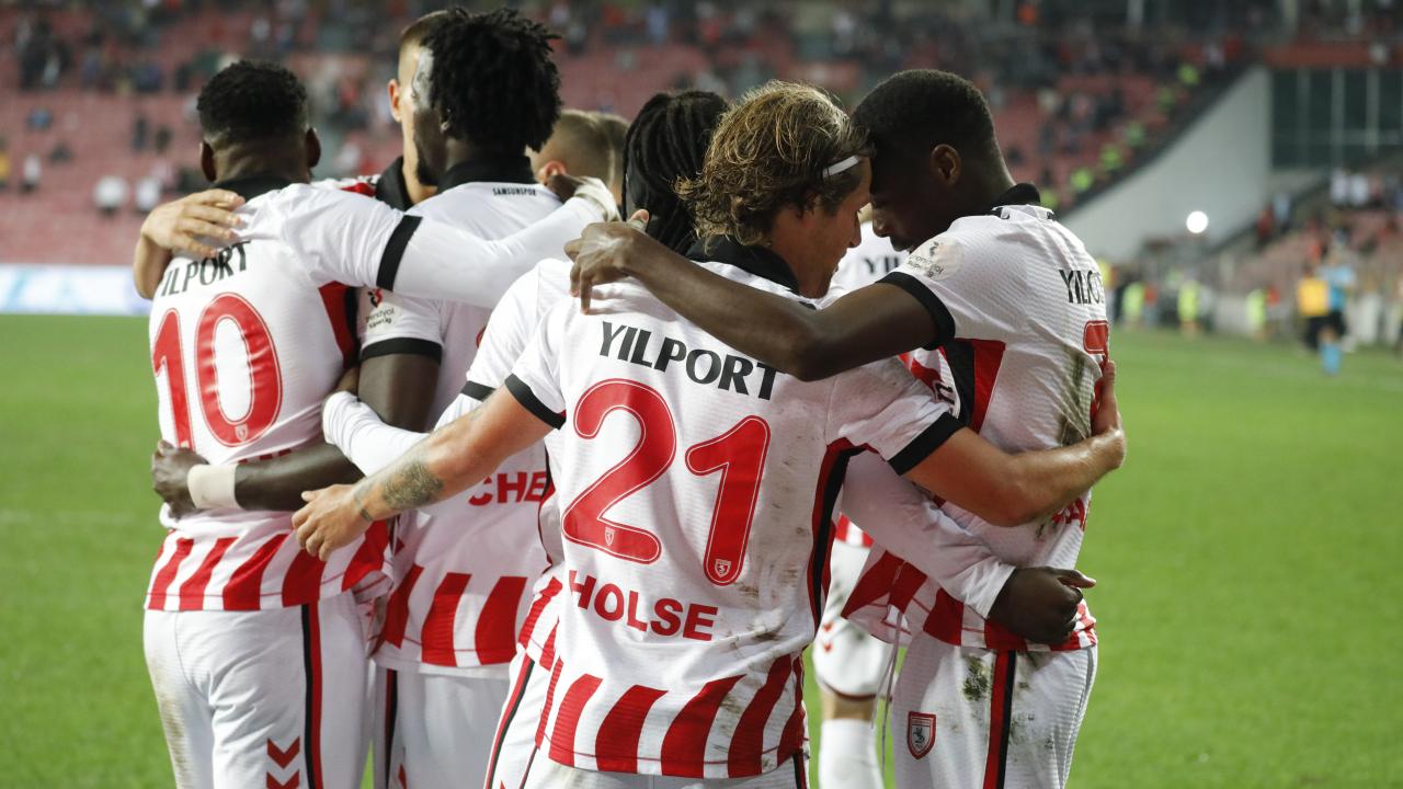 Süper Lig'de sakarlıkların gecesi! Gol düellosunda galibiyet 90+3'te geldi