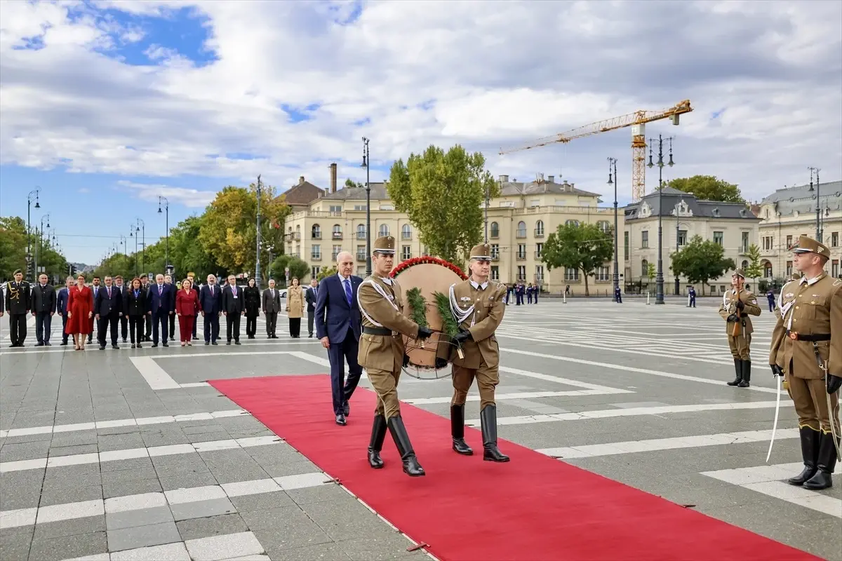 TBMM Başkanı Numan Kurtulmuş'tan Budapeşte'de Anlamlı Tören: Meçhul Asker Anıtı'na Çelenk