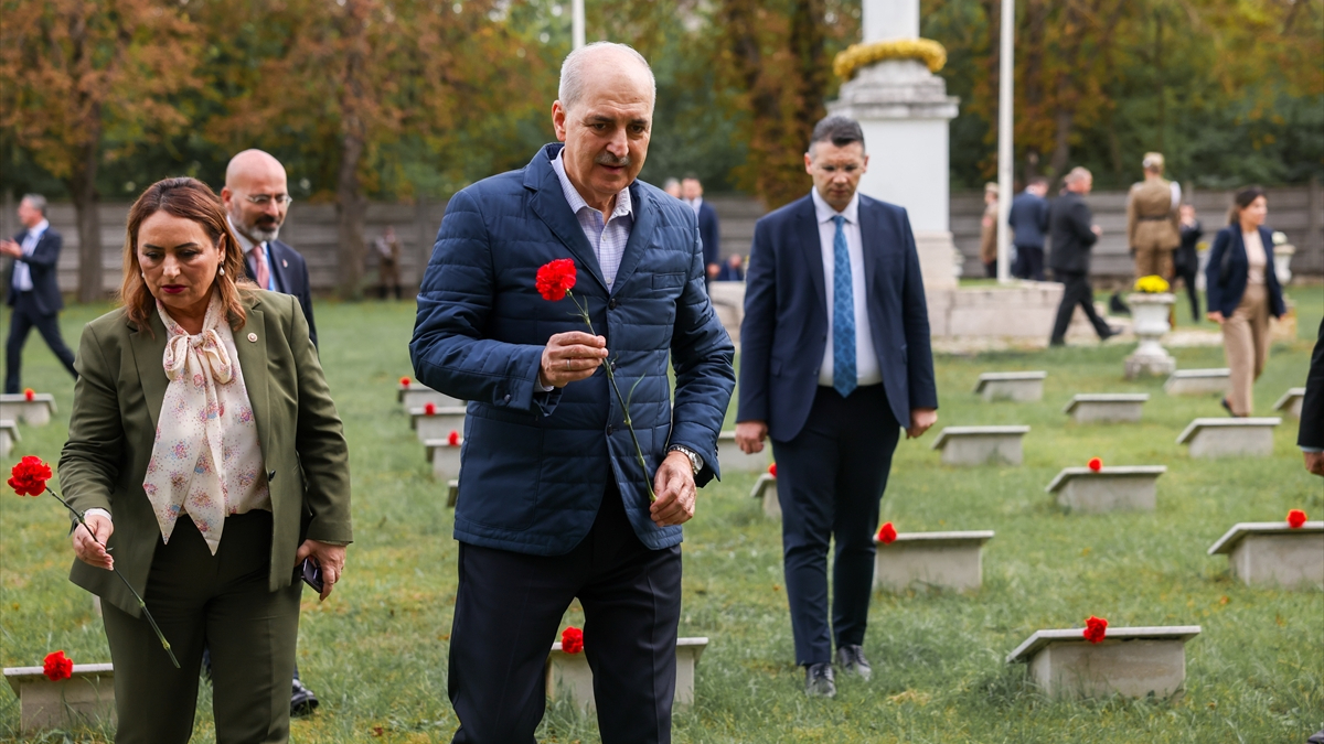 Numan Kurtulmuş'tan, Galiçya Türk Şehitliği'ne ziyaret