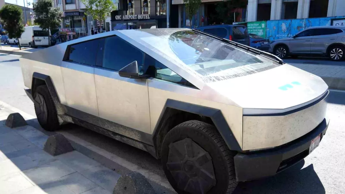 Tesla Cybertruck ile Elektrikli Araçla 80 Ülkeyi Kapsayan Dünya Turu