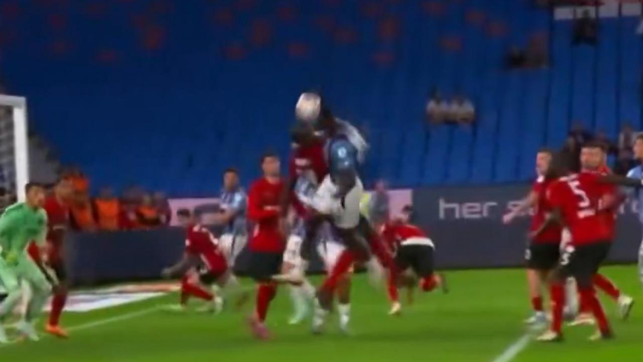 Trendyol Süper Lig'de Akyazı'da Tartışmalı Penaltı Pozisyonu ve Hakem Kararı