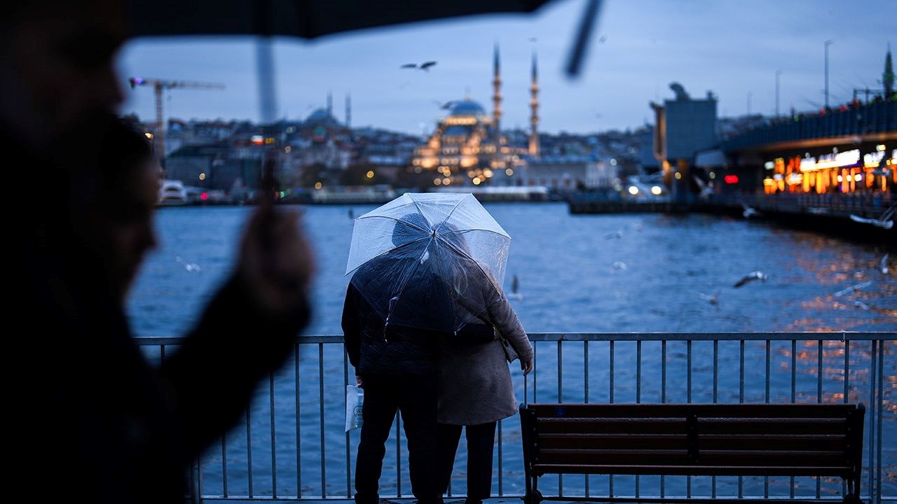 Türkiye'de Sıcaklıklar Normale Dönüyor ve Kuvvetli Yağış Uyarısı