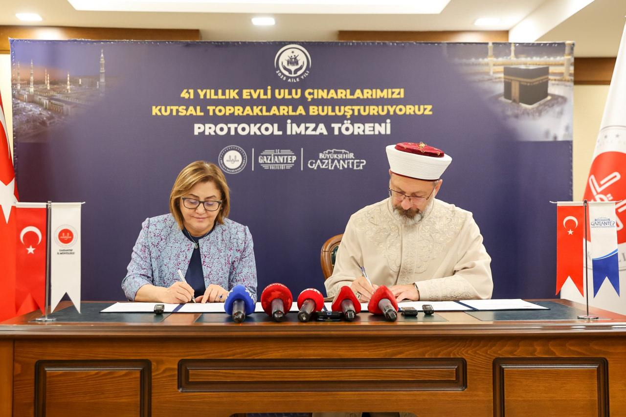 Umre Ziyareti Projesinin İlk Talihlileri Belirlendi: 15 Bin Başvuru Rekoru