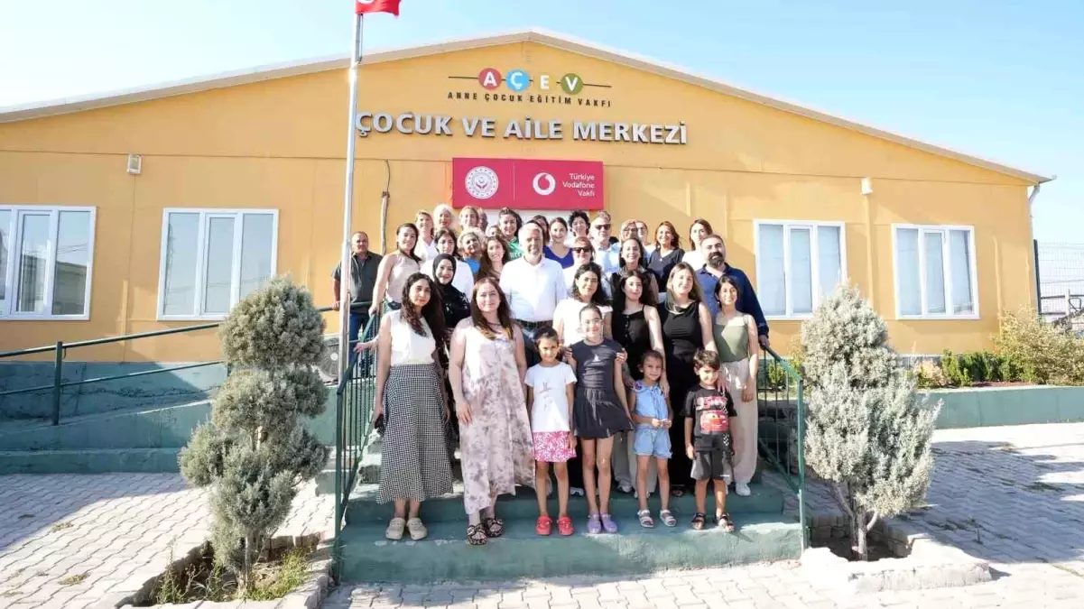 Vodafone Vakfı ve AÇEV'in Deprem Bölgesinde Çocuk ve Aile Merkezleri ile Dayanışma Çalışmaları