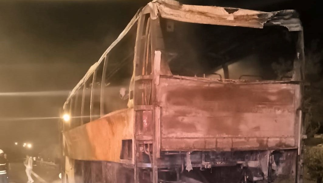 Adana'da Alev Alan Yolcu Otobüsü Küle Döndü