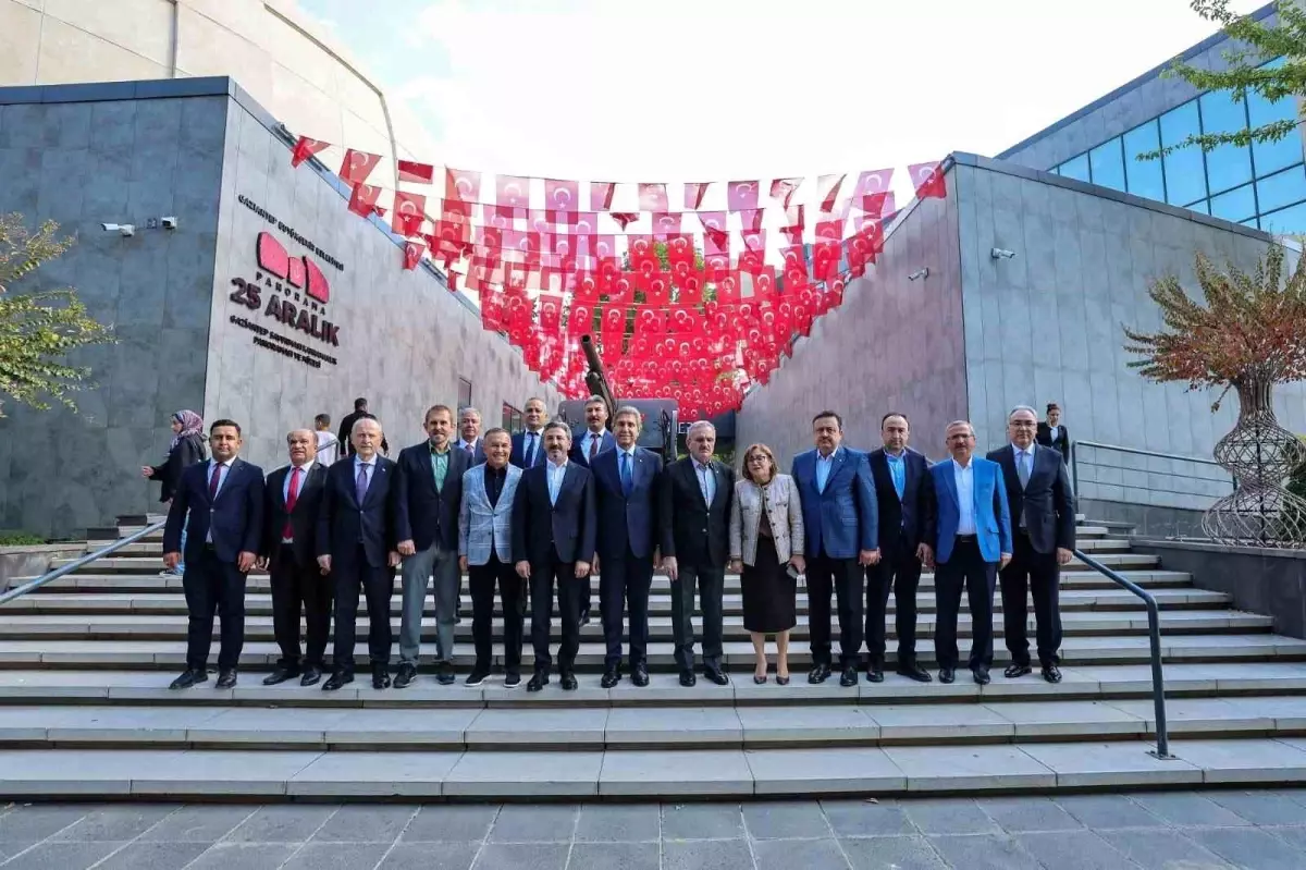 Mustafa Demir'den Kahramanlık Müzesi'ne Ziyaret