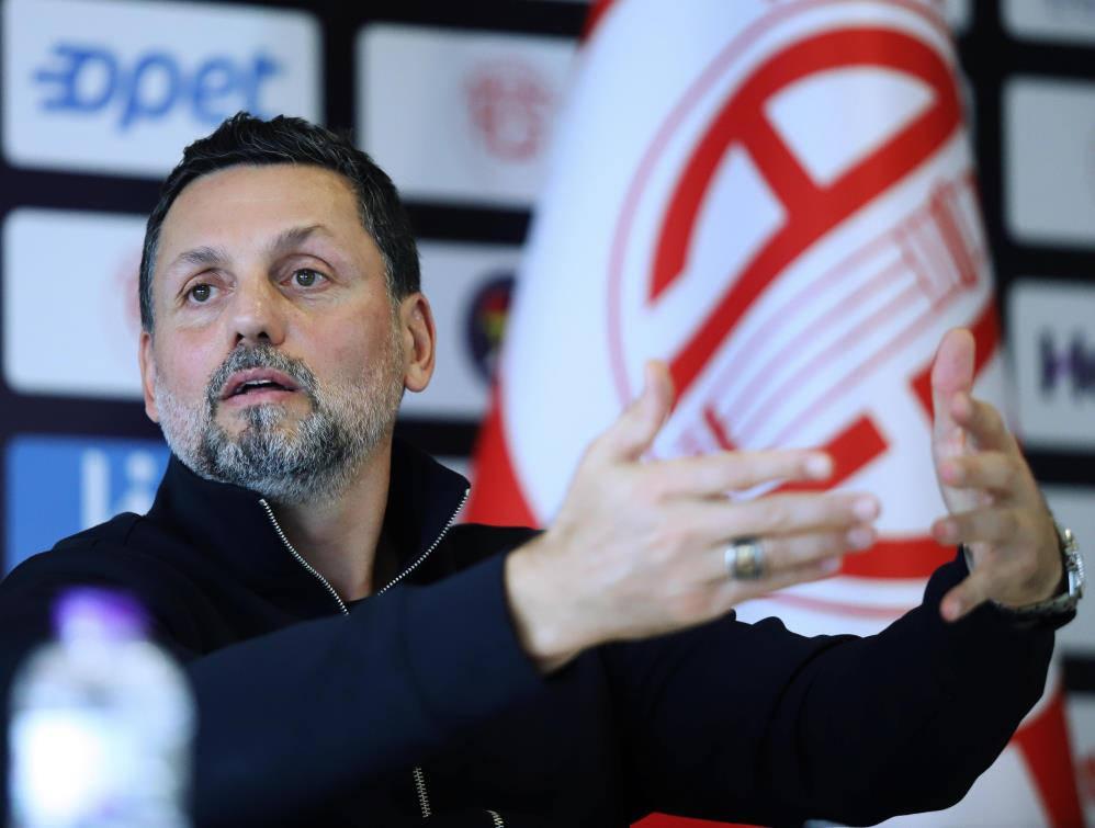 Antalyaspor'un Yeni Teknik Direktörü Erol Bulut: Başakşehir Maçında Puan Hedefimiz