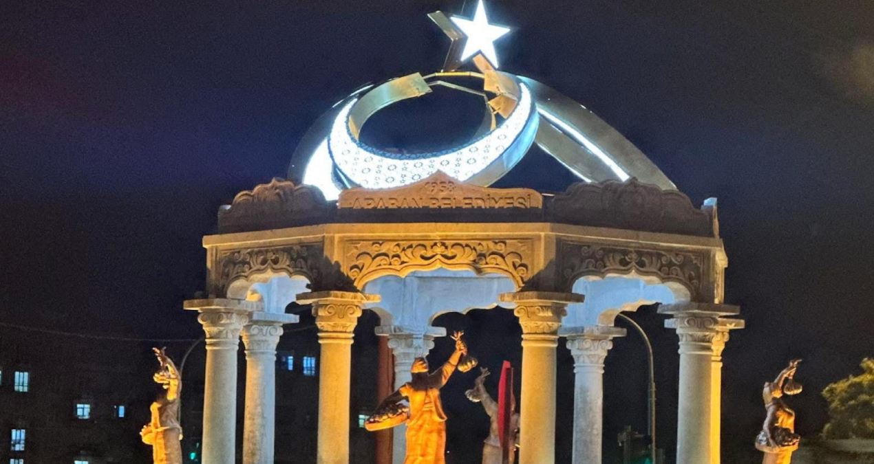 ‘Üç hilal’ heykeli için 1.5 milyon TL… İhale ikiye bölündü, MHP’li yöneticiye verildi