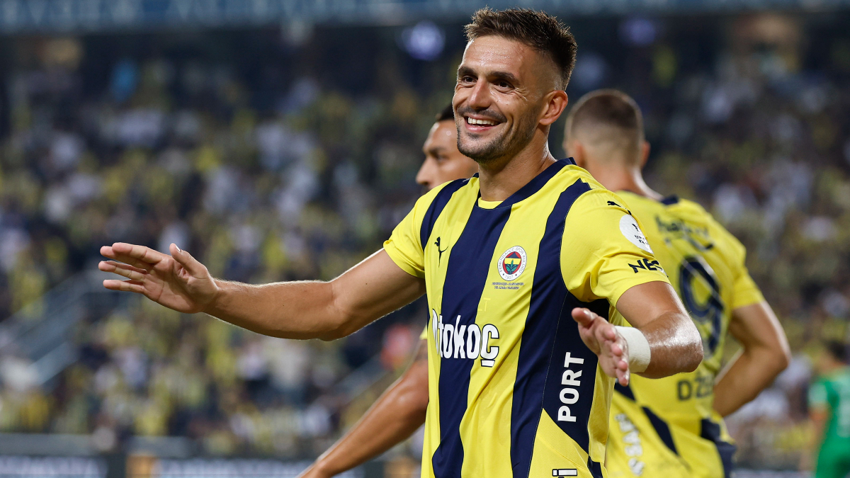 Dusan Tadic, telefondan Fenerbahçe'nin maçını takip etti