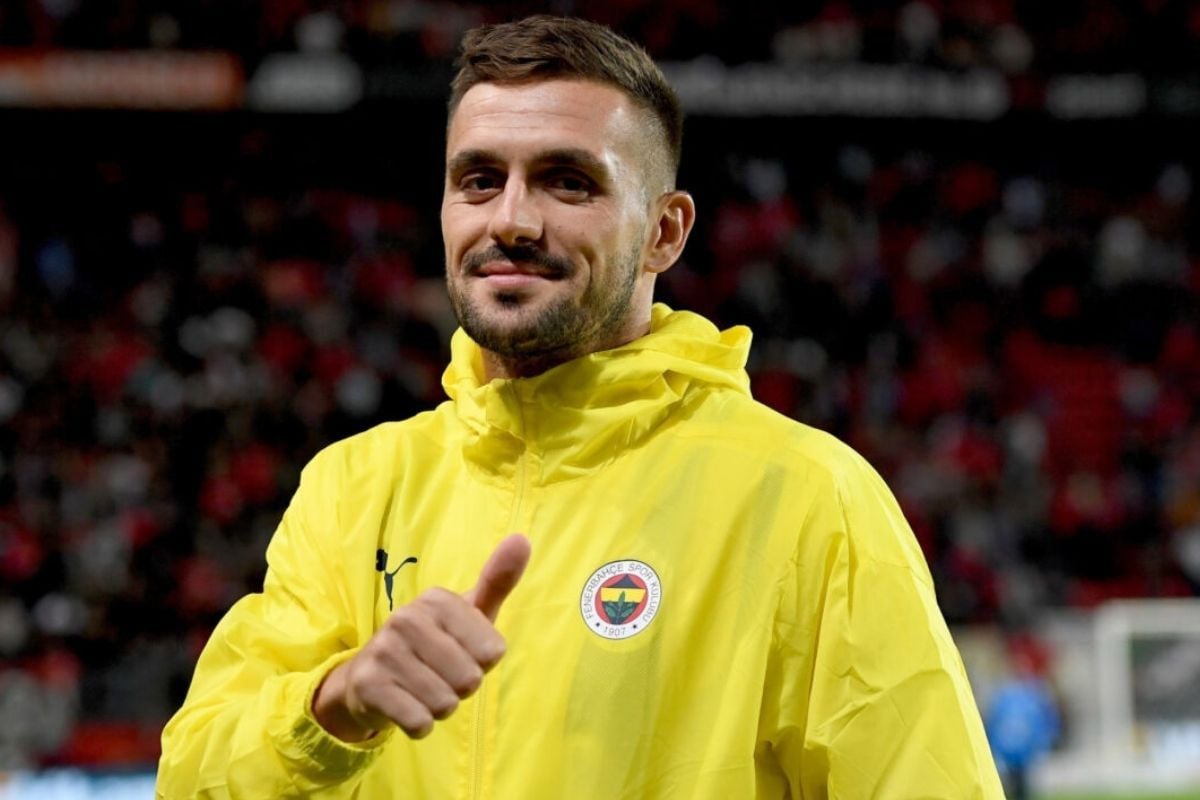 Dusan Tadic, telefondan Fenerbahçe'nin maçını takip etti