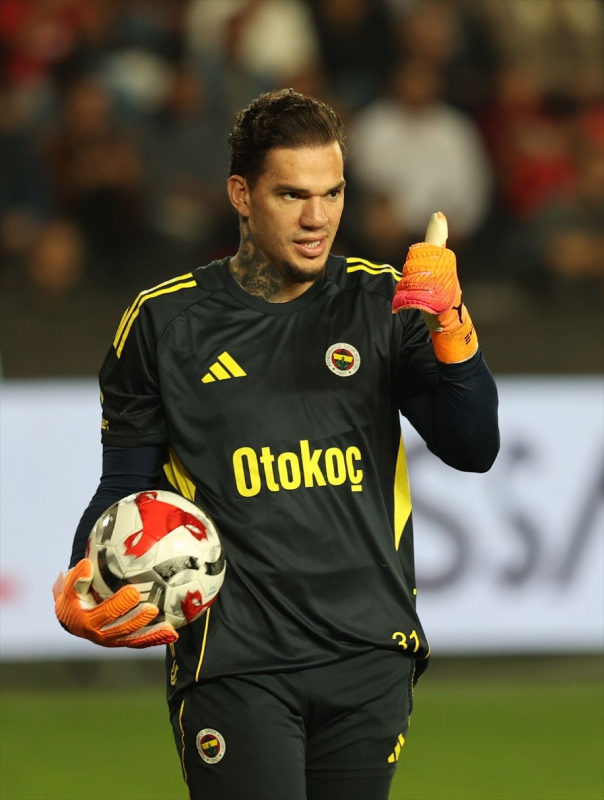 Ederson'un Fenerbahçe'deki Başarılı Performansı: Süper Lig'de Kalesini Neredeyse Gole Kapattı