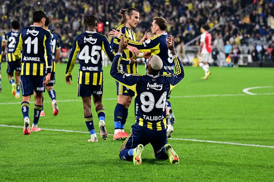 Fenerbahçe, Karagümrük Karşısında Kadıköy'de Zorlu Mücadeleyi 2-1 Kazandı