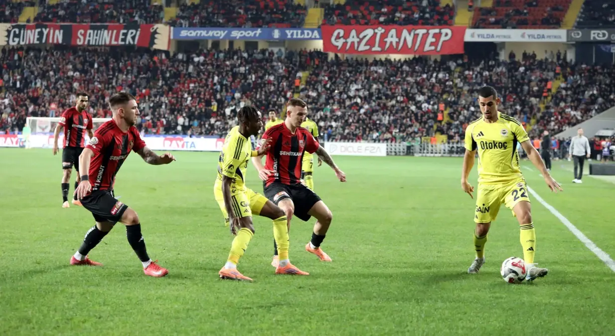 Fenerbahçe, Gaziantep FK'yı 4-0 Mağlup Etti