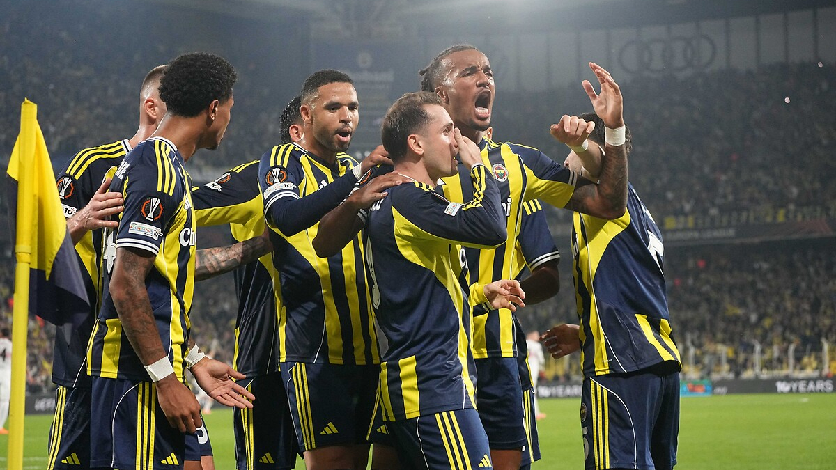 Gaziantep FK ve Fenerbahçe'nin Süper Lig 10. Hafta Mücadelesi: İlk 11'ler ve Maç Detayları