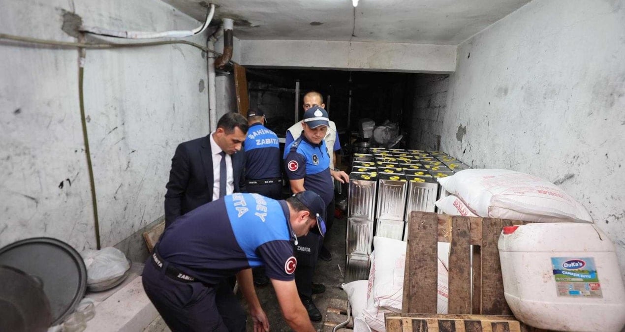 Tarihi geçmiş ürünleri rafa dizmiş satarken yakalandı!