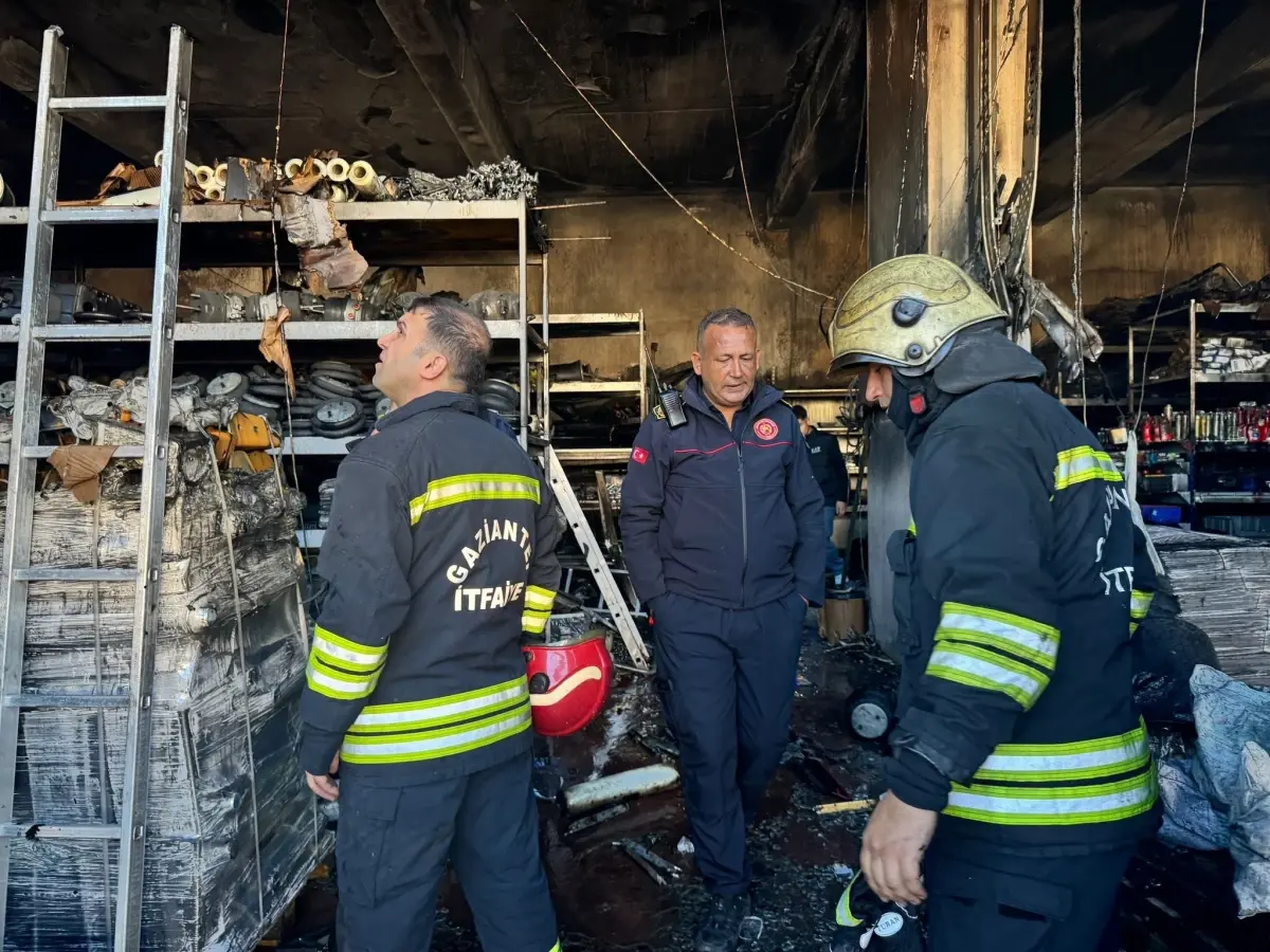 Gaziantep Sanayi Mahallesi Hırdavat Dükkanında Yangın