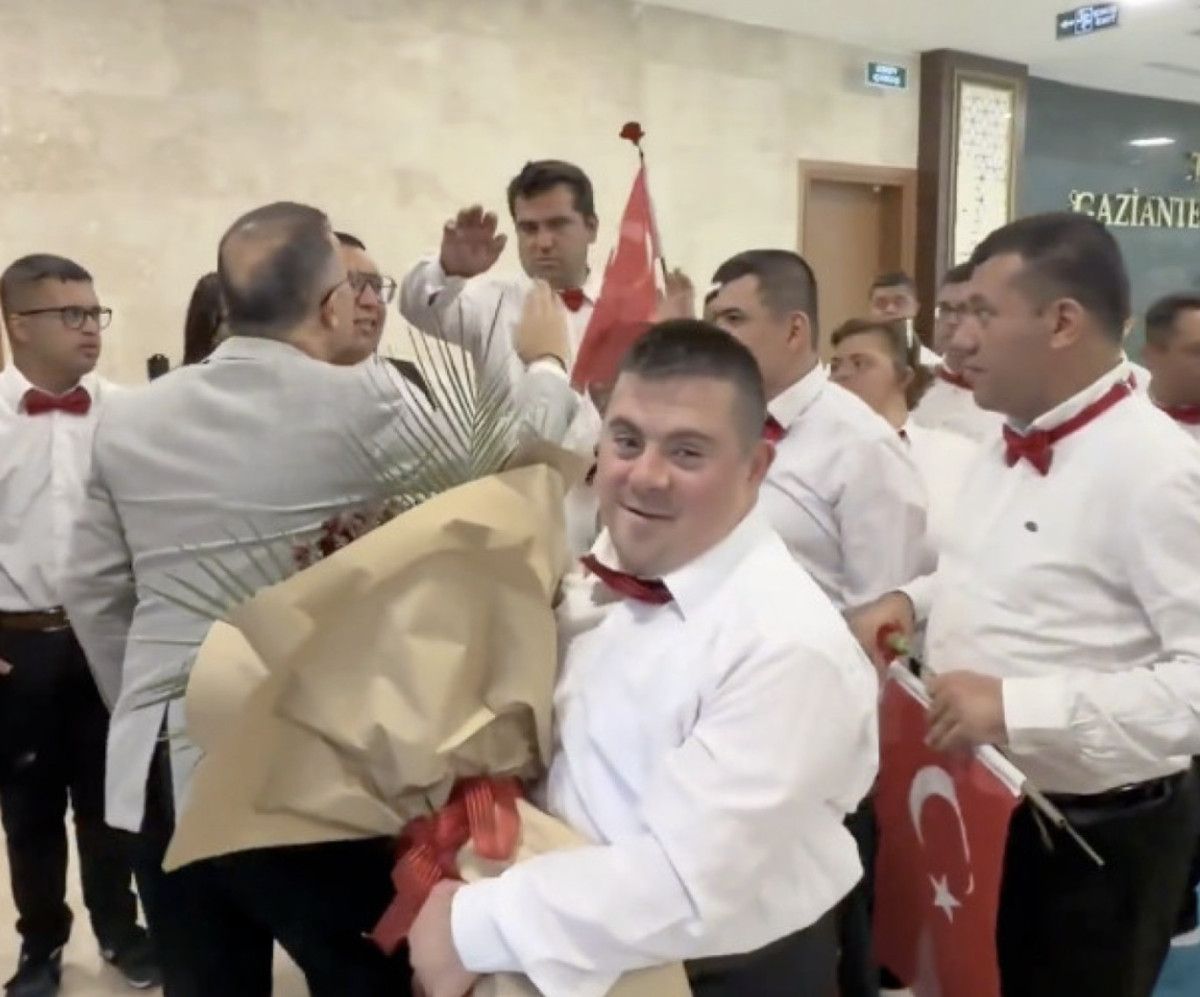 Gaziantep Valisi, Cumhuriyet Bayramı'nda özel gereksinimli gençleri ağırladı