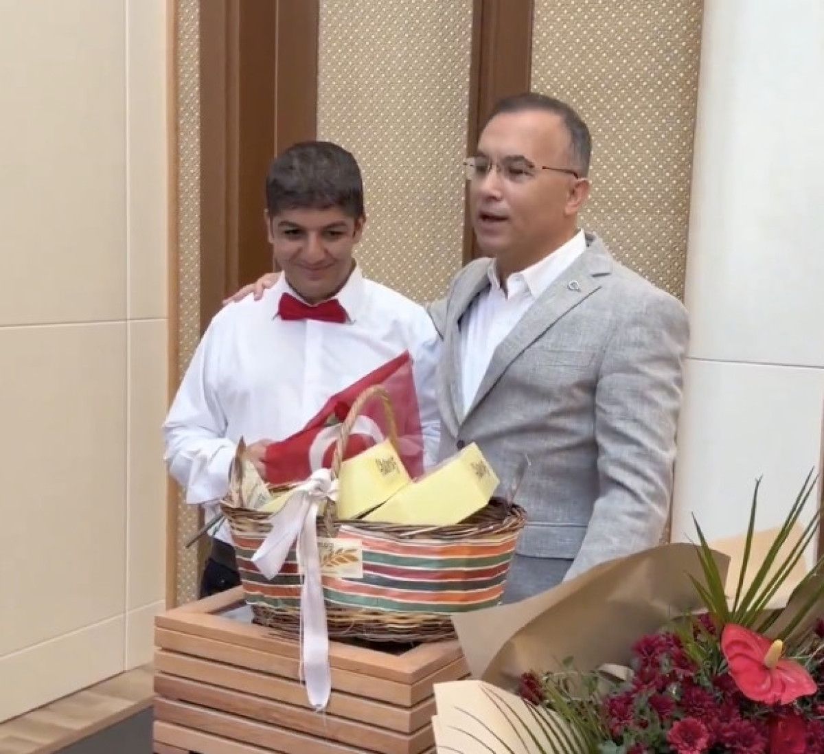 Gaziantep Valisi, Cumhuriyet Bayramı'nda özel gereksinimli gençleri ağırladı