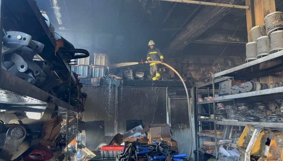 Gaziantep'te 25 Aralık Sanayi Sitesi'nde Hırdavatçıda Çıkan Yangın