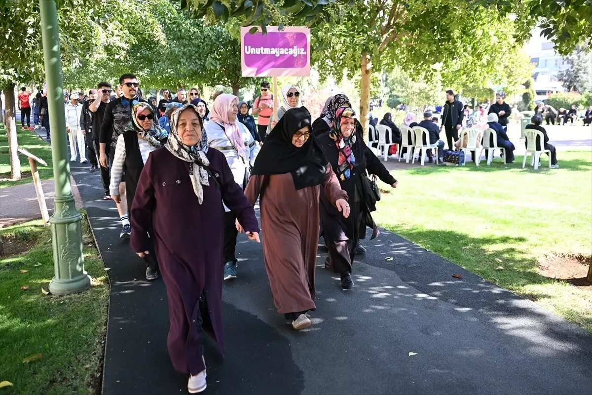 Gaziantep'te Alzheimer Hastalarına ve 60 Yaş Üstü Vatandaşlara Özel Farkındalık Yürüyüşü