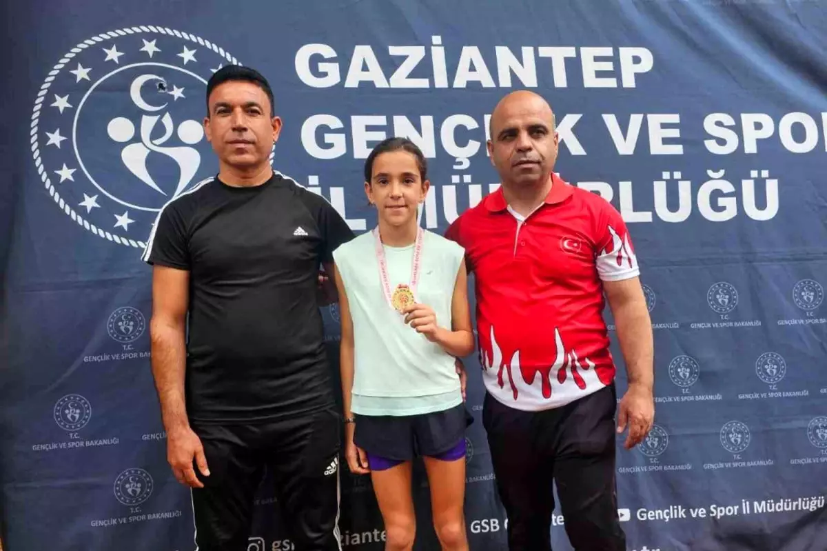 Gaziantep'te Arabanlı Sporcu Sabiha Zümra Kılıç 1500 Metre İl Birincisi Oldu